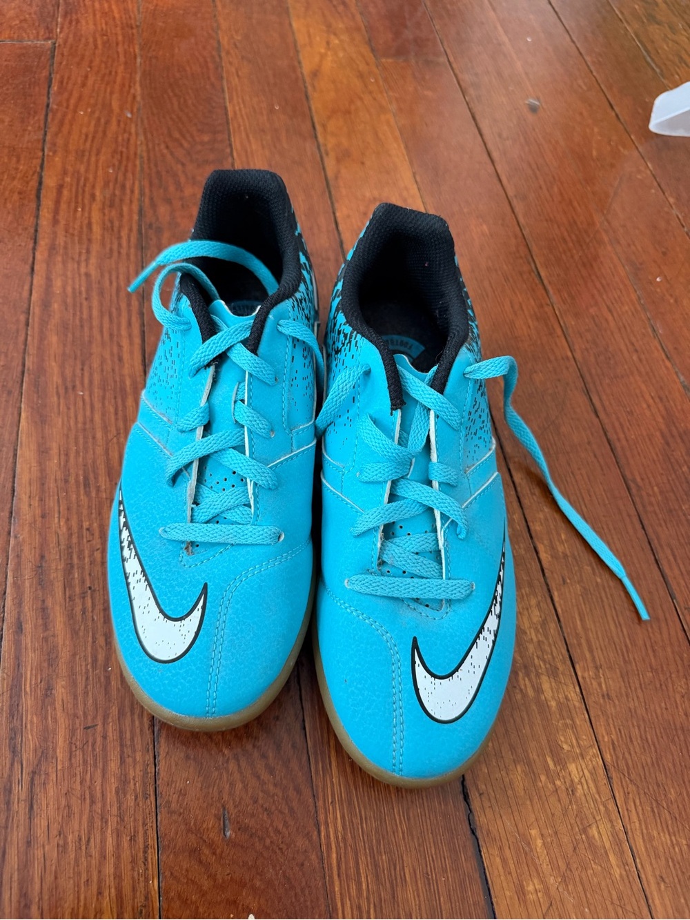 Kids nike indoor soccer cleats 2.5Y